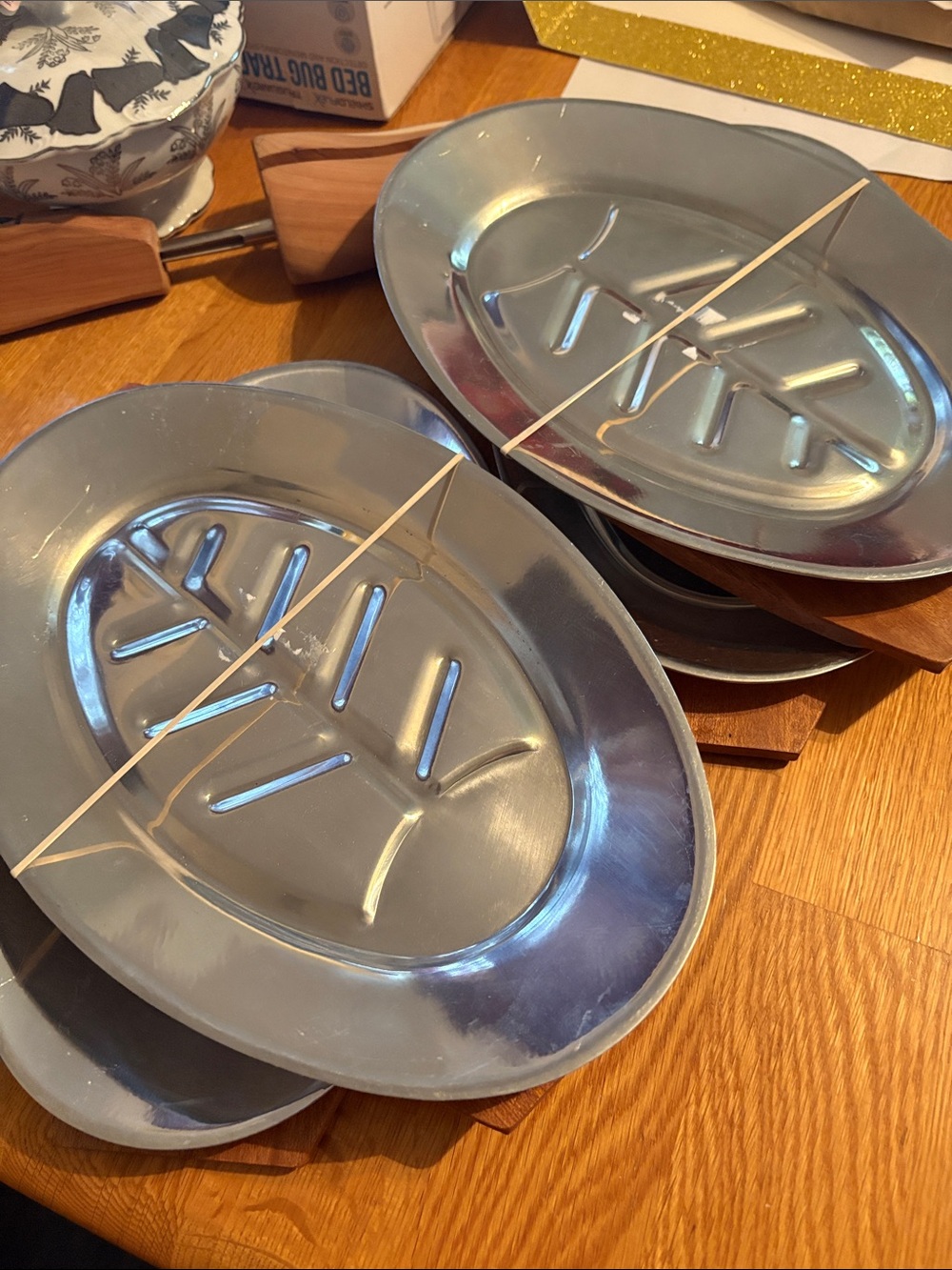 Set of 4 Vintage Metal Fajita Trays - Silver and wooden